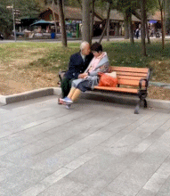 退休后可以好好谈恋爱了-搞笑gif动态图片-izike