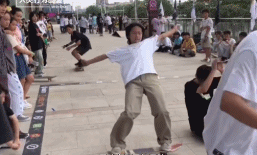 一场全员大翻车gif搞笑图片