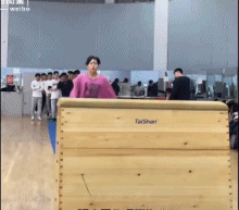 如果摔倒了就打个滚gif搞笑图片