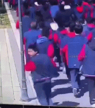 莫非你是蜘蛛侠gif搞笑图片