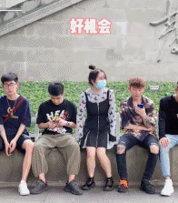 姐姐来帮你们一吧gif搞笑图片