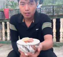 男人直播贪吃的鸭子抢肉吃-帅哥动态图片-gif动态图-izike