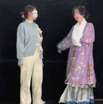 女人模仿还珠格格不要闹啦-美女动态图片-gif动态图-izike