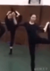 下次一定好好穿袜子gif搞笑图片