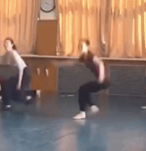 跟上大队伍太难了gif搞笑图片