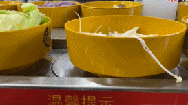 旋转餐厅金针菇一步一步的走-搞笑gif动态图片-izike