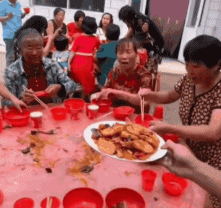 吃席的最高境界gif搞笑图片