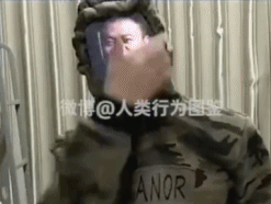 脸上架着平板展示帅哥头像-帅哥动态图片-gif动态图-izike