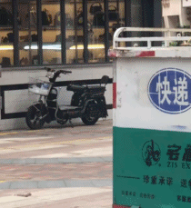 乐迪 每时每刻 准时送达-搞笑gif动态图片-izike