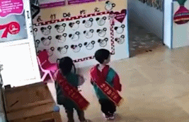 关于快乐的传递gif搞笑图片