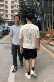 摄像师有点厉害-搞笑gif动态图片-izike