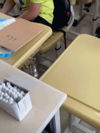 走错了 本来应该去幼儿园的-搞笑gif动态图片-izike