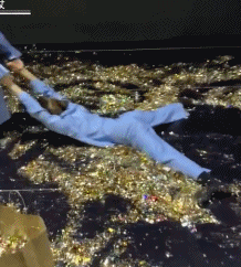 今天就用你扫地了gif搞笑图片