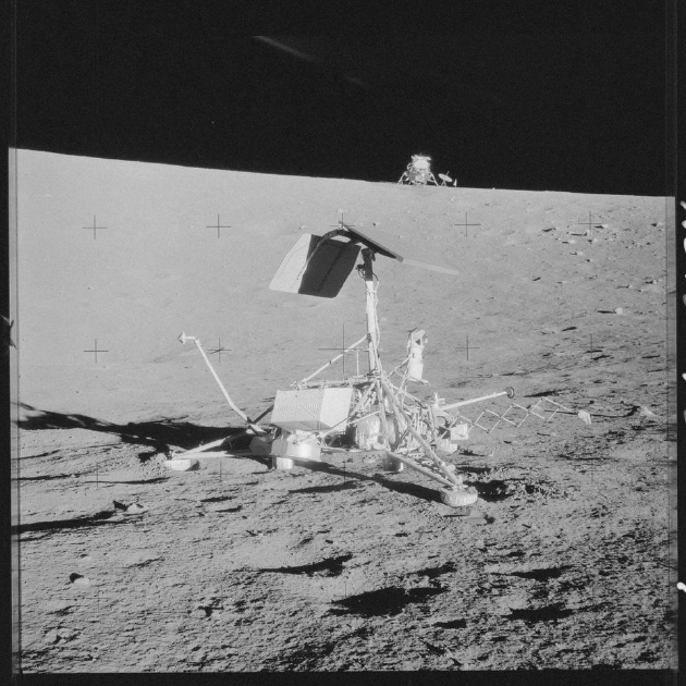 阿波罗12号任务携带了一些科学仪器到月球上。设备的安装过程和运行情况被远程记录了下来，也由宇航员进行了现场记录。