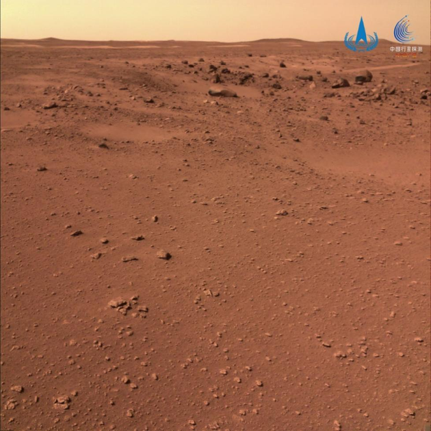 △导航地形相机拍摄的火星表面撞击坑附近分布的石块影像