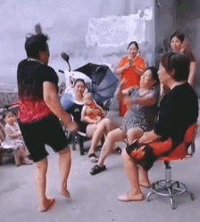 吵架使人回归青春-搞笑gif动态图片 - izike-izike