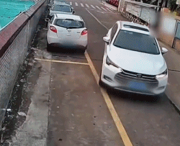 “手动”侧方位停车-搞笑gif动态图片-izike