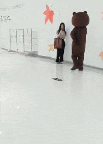 我开始也真的认为是一堵墙！-搞笑gif动态图片 - izike-izike