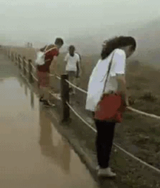 还是选择好好走路吧gif搞笑图片