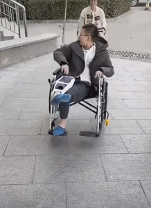 幸好有你照顾 不然早出院了-搞笑gif动态图片-izike