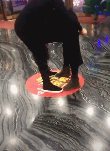 强行秀恩爱的结果-搞笑gif动态图片-izike