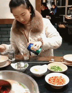 扮猪吃老虎说的就是你吧-搞笑gif动态图片-izike