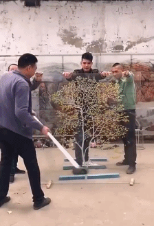 中国制造，老外都看呆了-搞笑gif动态图片-izike