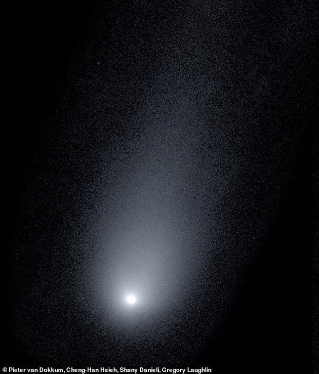 2019年11月24日，耶鲁大学的一个研究小组利用凯克天文台的低分辨率成像光谱仪拍摄到了这张鲍里索夫彗星的“特写”图像