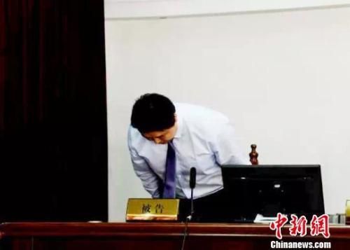 2018年9月28日,叶挺后人诉“暴走漫画”案在西安宣判,被告方向原告方致歉。陕西法院供图