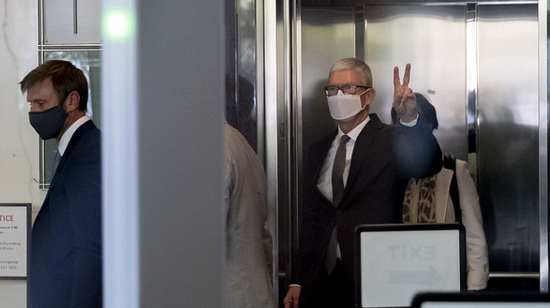 |库克同志遭女私生饭骚扰