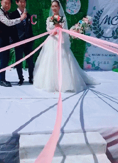 省去了抢花球步骤-搞笑gif动态图片-izike
