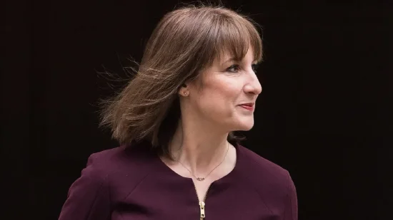 英国财政大臣的支出计划恐推高借贷成本