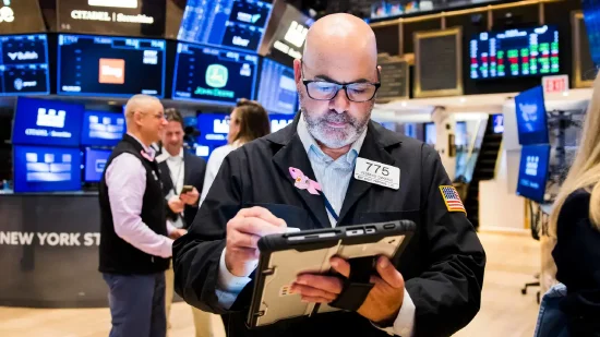 午盘:美股维持涨势 纳指上涨1.6% 午盘:美股维持涨势 纳指上涨1.6%