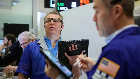 鲁中晨报:浙收卡-早盘：三大指数悉数走高 道指与标普500指数接近历史高位