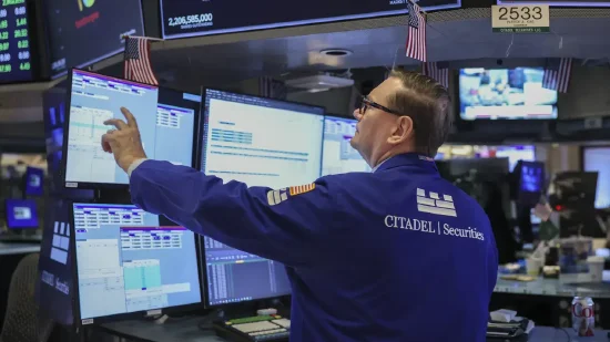 尾盘：美股维持跌势 纳指下跌330点