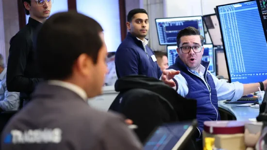 和讯新闻:屈臣氏e-fun卡回收-尾盘：美股维持涨势 芯片与银行股领涨