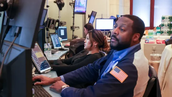 开盘：美股周五低开 特朗普提名沃什为美联储主席