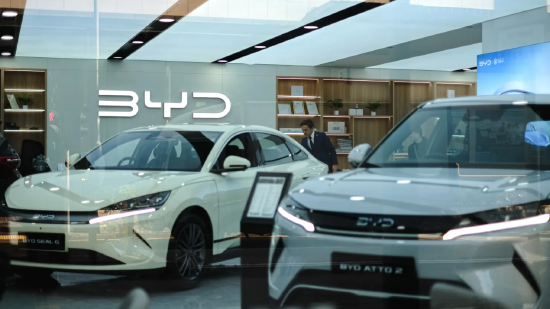 2026 年 1 月 5 日，中国香港，比亚迪汽车展厅实景。