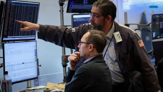 西瓜视频:瑞祥全球白金卡回收-2月27日收盘：美股涨跌不一纳指跌约1.2% 英伟达财报后股价下挫5%