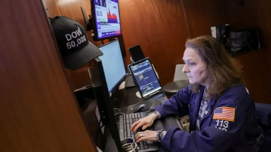 午盘:道指下跌480点 一度进入回调区间