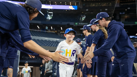 MLB“投球、击球、跑垒” 青少年赛事参赛小将