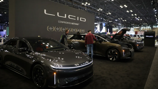 2026 年 4 月 2 日纽约国际车展现场展出的Lucid电动汽车