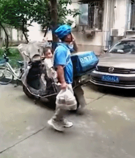 自己的宝贝要看护好-搞笑gif动态图片-izike
