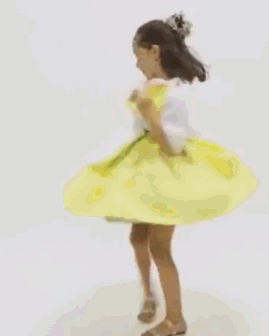 一位设计师爸爸给女儿设计的变身公主裙-美女动态图片-gif动态图-izike
