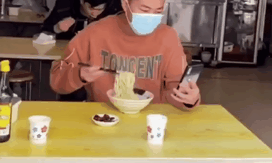 已经渐渐忘记了口罩存在-搞笑gif动态图片-izike