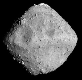 “隼鸟2号”探测器拍摄的“龙宫”小行星