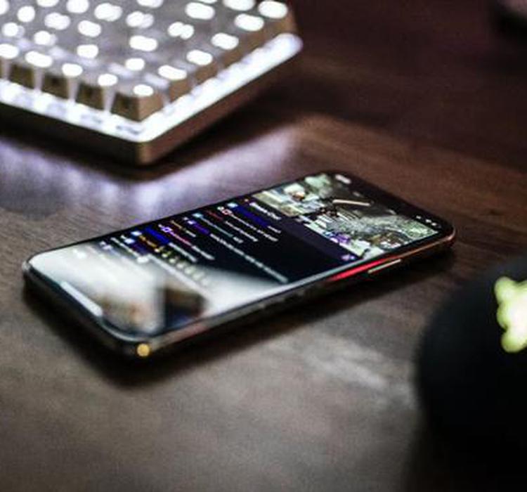 沉迷手机消磨时间背后，我们需要救救网瘾父母