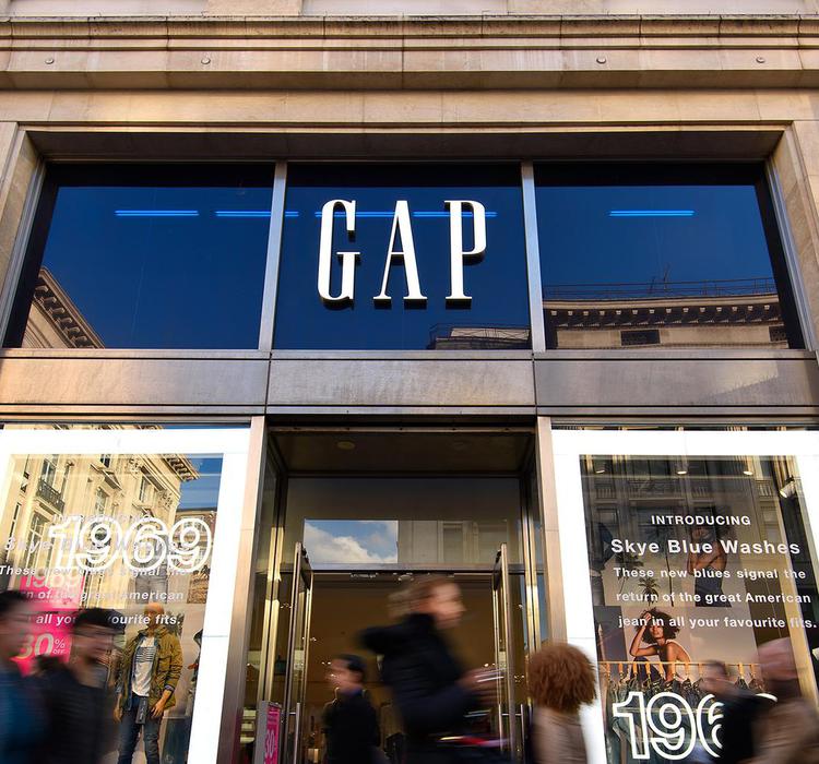 这届年轻人，买衣服都不选快时尚了