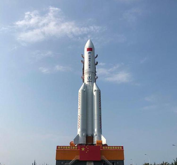 空间站天和核心舱器箭组合体转运至发射区！