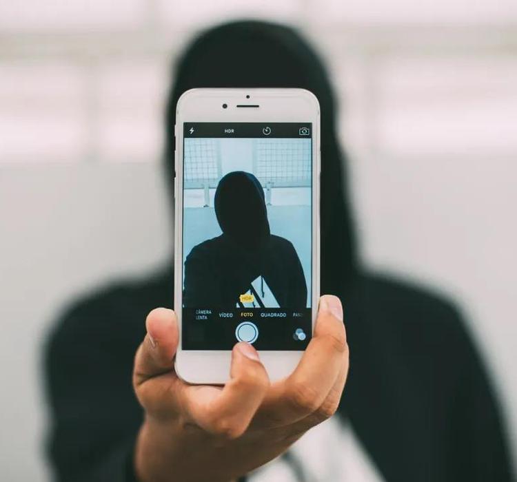 掉进时代陷阱的囚徒们